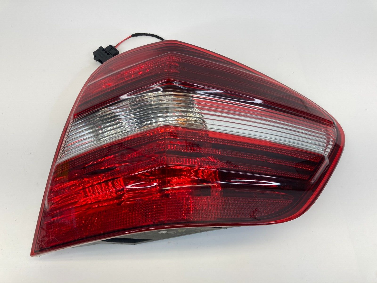 2006-2009 Mercedes-Benz ML350 Rear Right Side Tail Light Taillight Lamp 22517200