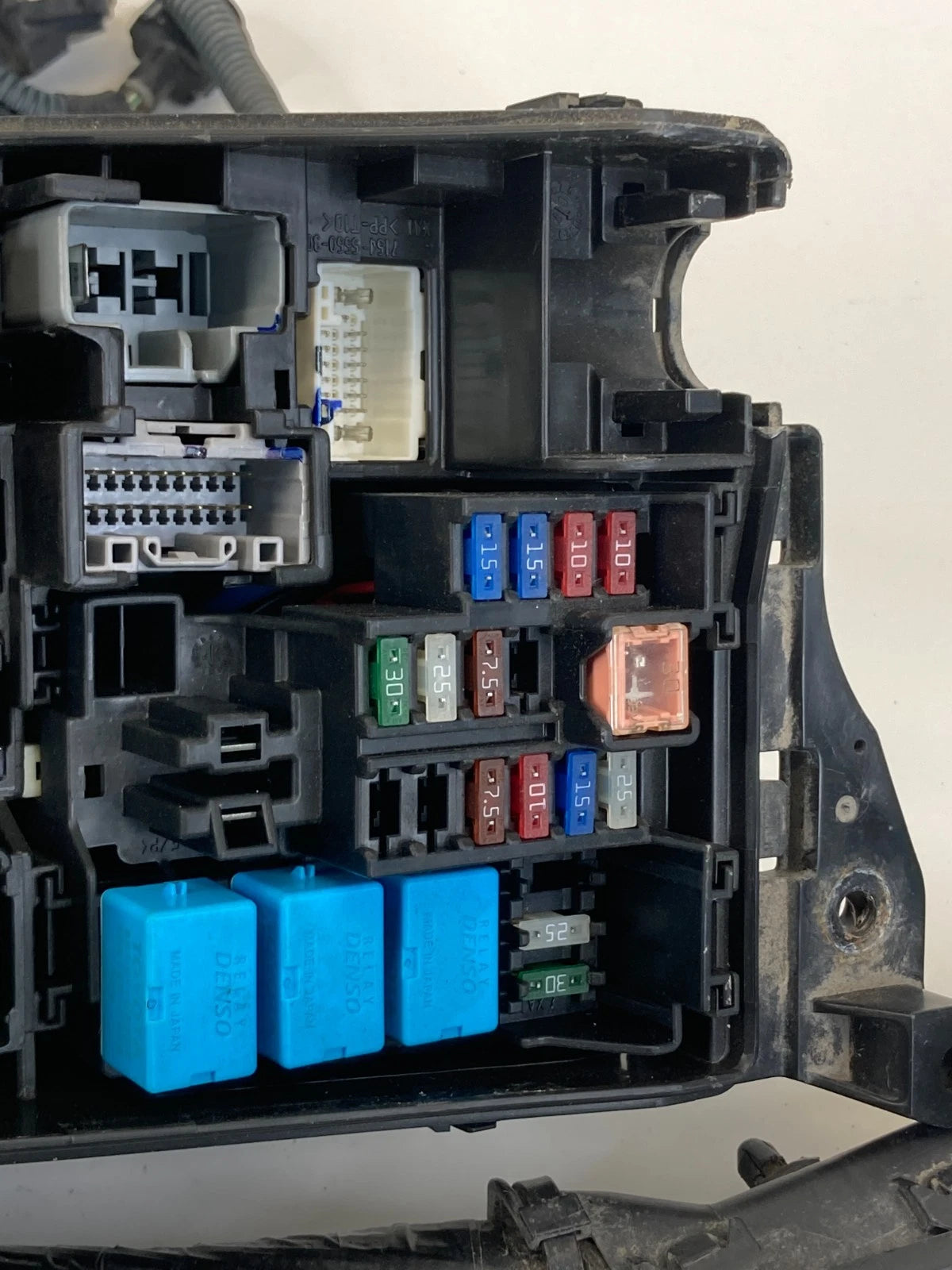 2007-2011 LEXUS GS350 GS460 ENGINE FUSE RELAY JUNCTION BLOCK BOX 82111-30V50 OEM