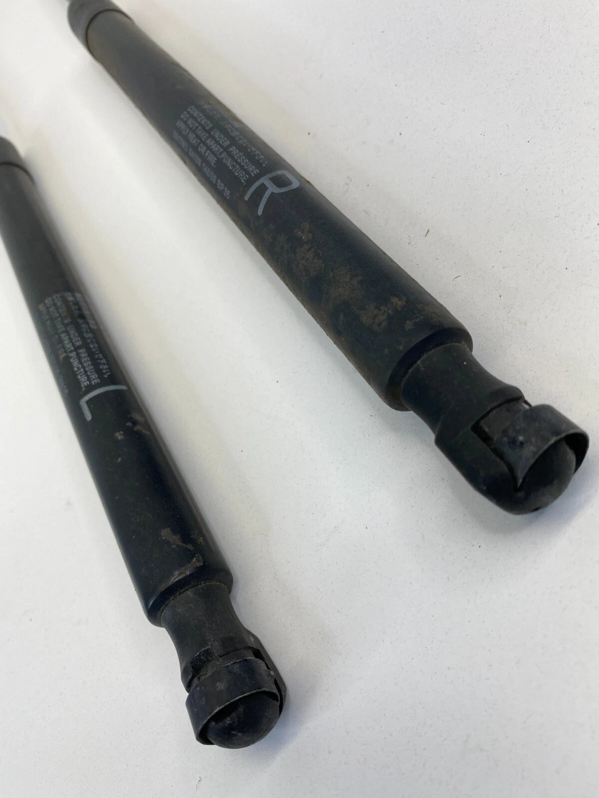08-10 NISSAN ROGUE REAR LIFTGATE SHOCK STRUT LIFT CYLINDER SUPPORT 90450-JM00A