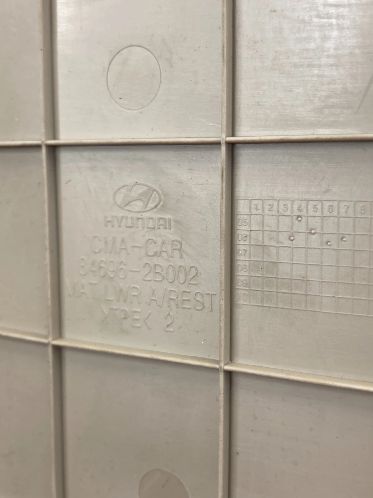 2010-2012 Hyundai Santa Fe Center Console Armrest Mat Tray 84696-2B002