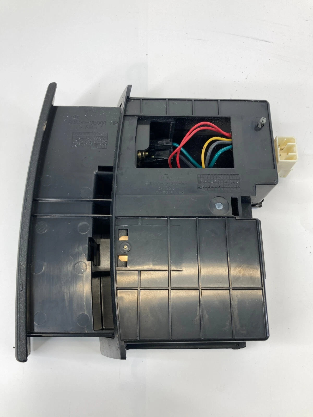 2003-2006 KIA SORENTO CENTER DASH ASHTRAY ASH TRAY COMPARTMENT 84550-3E000 OEM