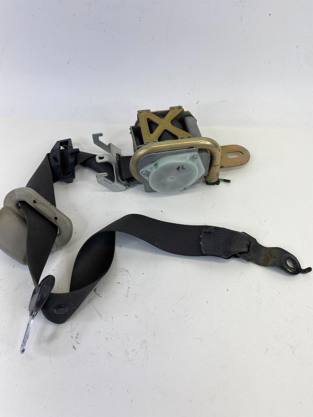 2005 2006 Dodge Magnum Front Left Driver Seat Belt Retractor P0UX531DVAD OEM