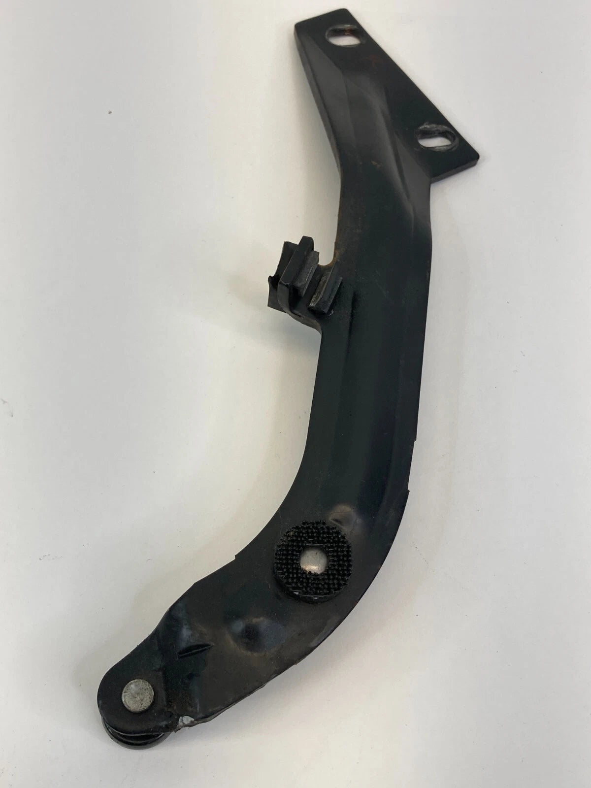 2005 2006 2007 BUICK TERRAZA REAR RIGHT SLIDING DOOR UPPER ROLLER BRACKET OEM