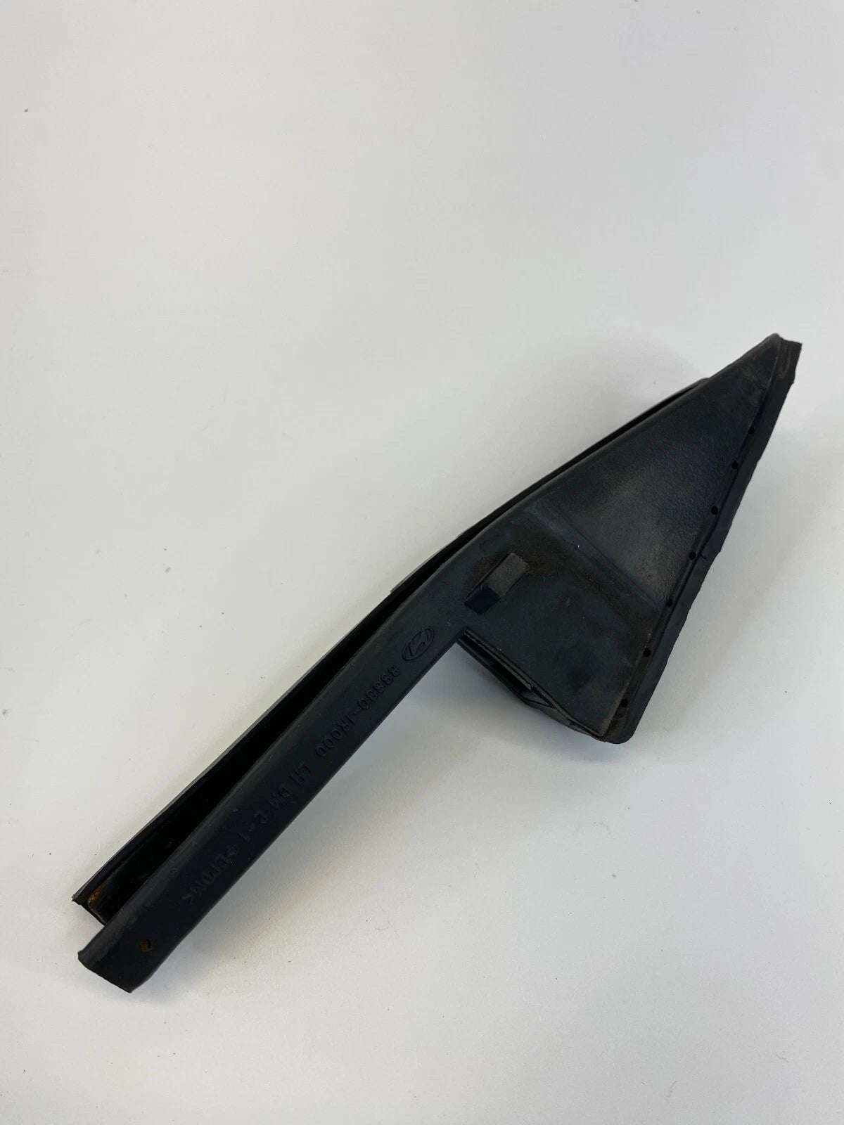 12-17 HYUNDAI ACCENT SEDAN REAR LEFT DOOR EXTERIOR CORNER MOLDING 83830-1R000