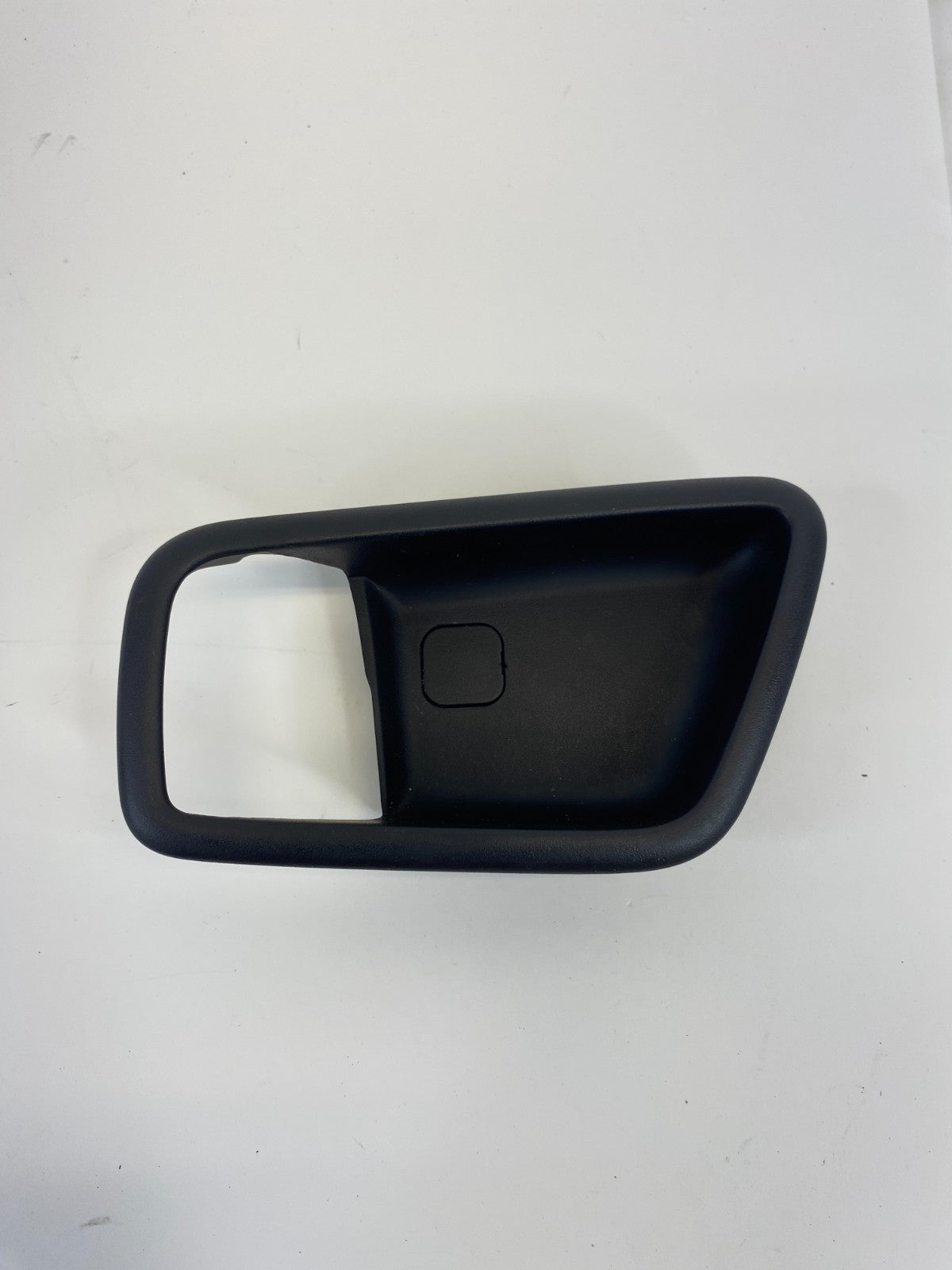 2009 2010 Hyundai Sonata Rear Left Side Interior Door Handle Bezel Cover Trim