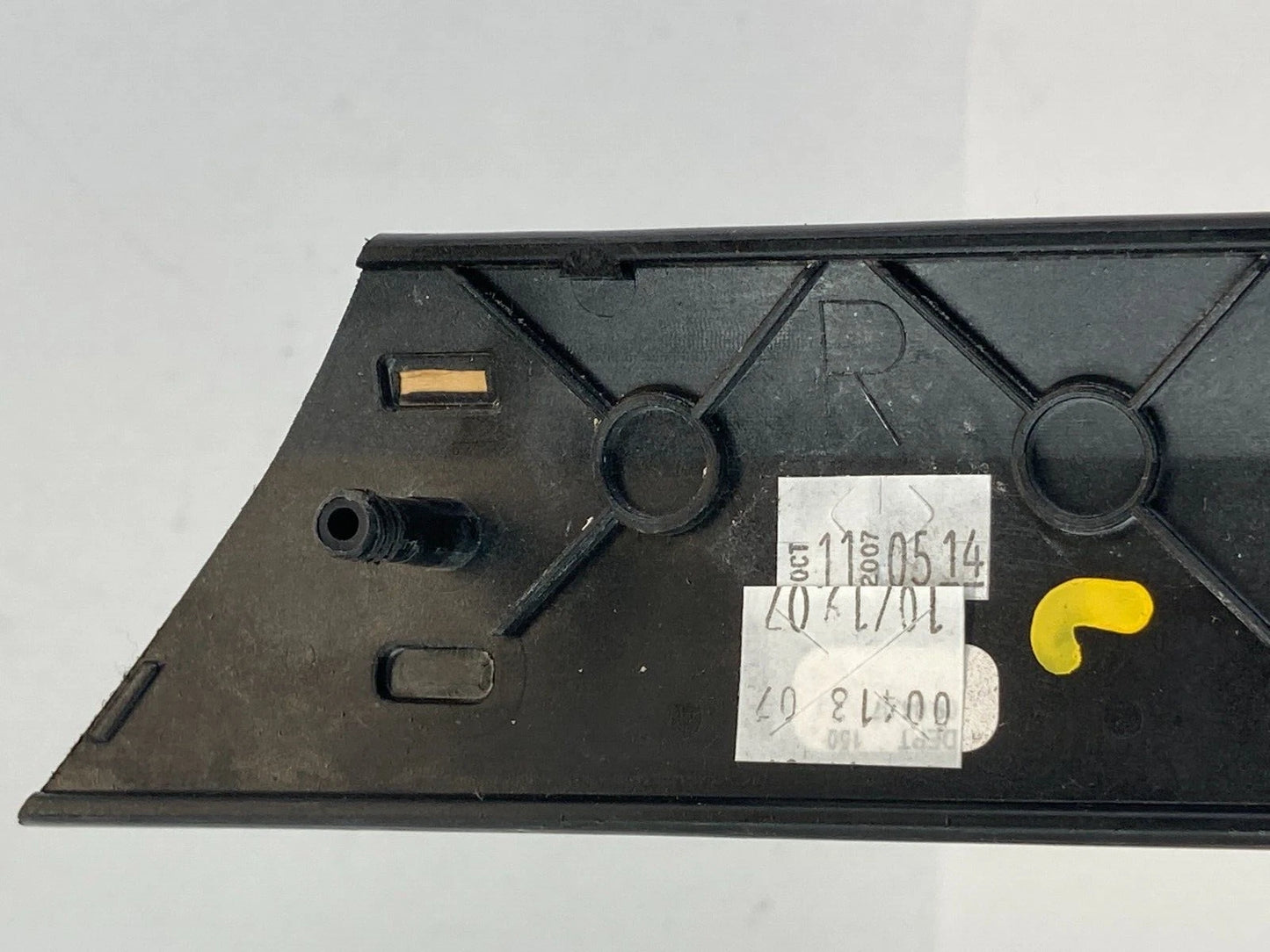 06-10 MERCEDES-BENZ R350 FRONT RIGHT INNER DOOR TRIM MOLDING BEZEL A2517200622