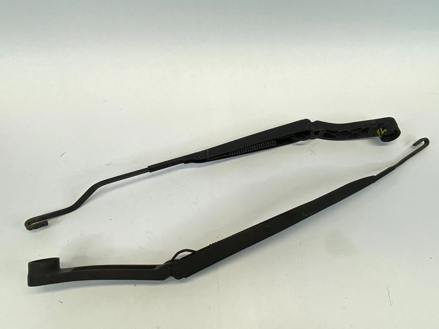 2010-2013 KIA SOUL FRONT WINDSHIELD WIPER ARMS PAIR SET LH RH ASSEMBLY OEM