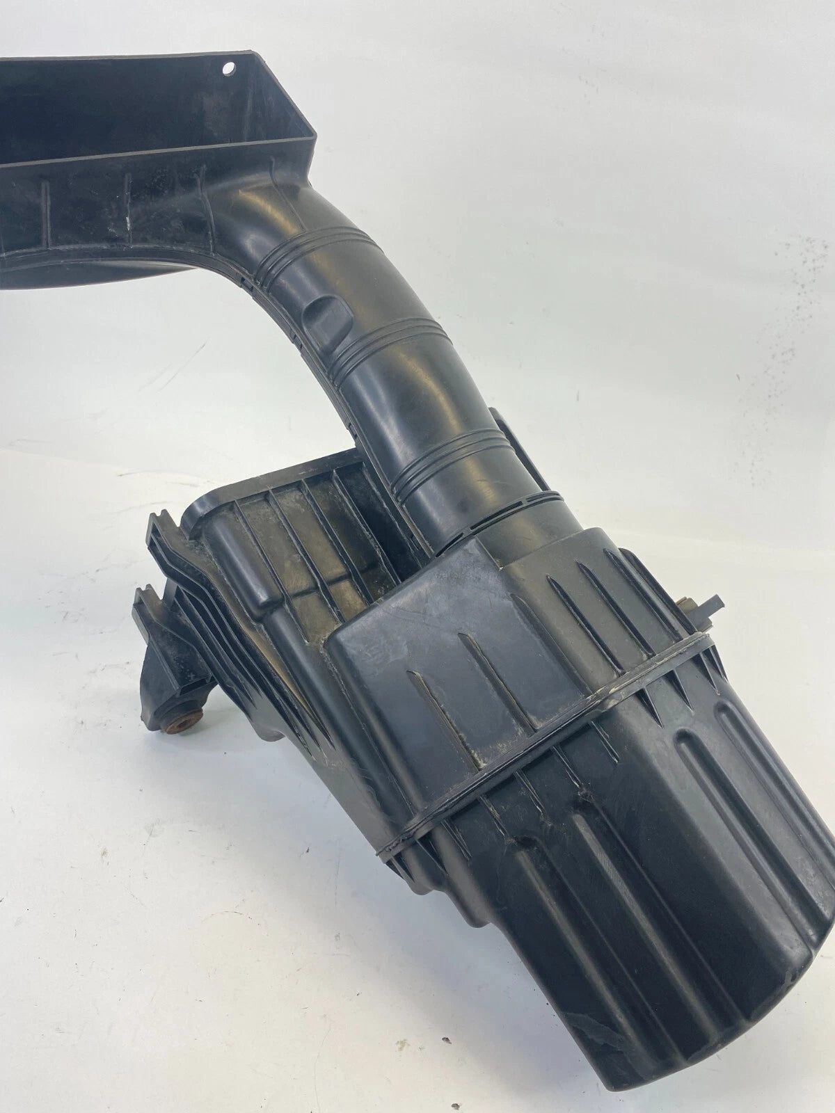 2010 2011 KIA SOUL 1.6L AIR CLEANER INTAKE BOX LOWER HOUSING & DUCT 28210-2K000