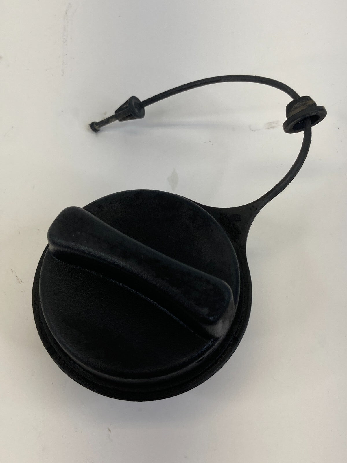 97-03 Ford F-150 97-99 F-250 4.6L 16V Fuel Filler Tank Gas Lid Cover Cap Assy