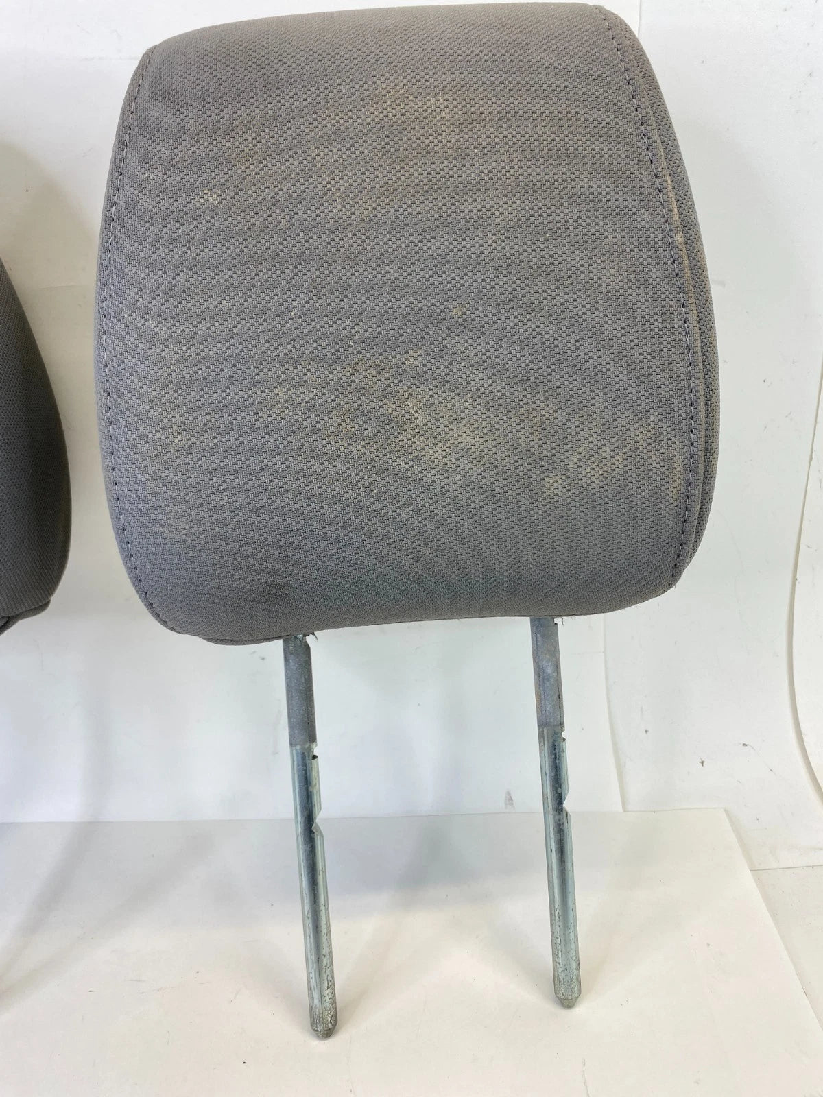 2004 2005 FORD F-150 FRONT LEFT & RIGHT SEAT HEADREST HEAD REST SET CLOTH OEM