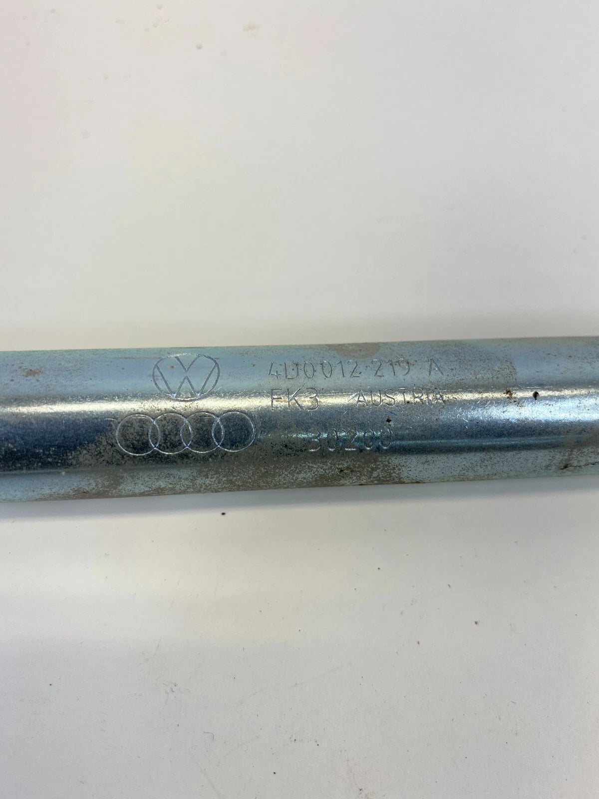 2005-2014 VOLKSWAGEN JETTA EMERGENCY TRUNK LIFT JACK WITH HANDLE 1K0011031C OEM