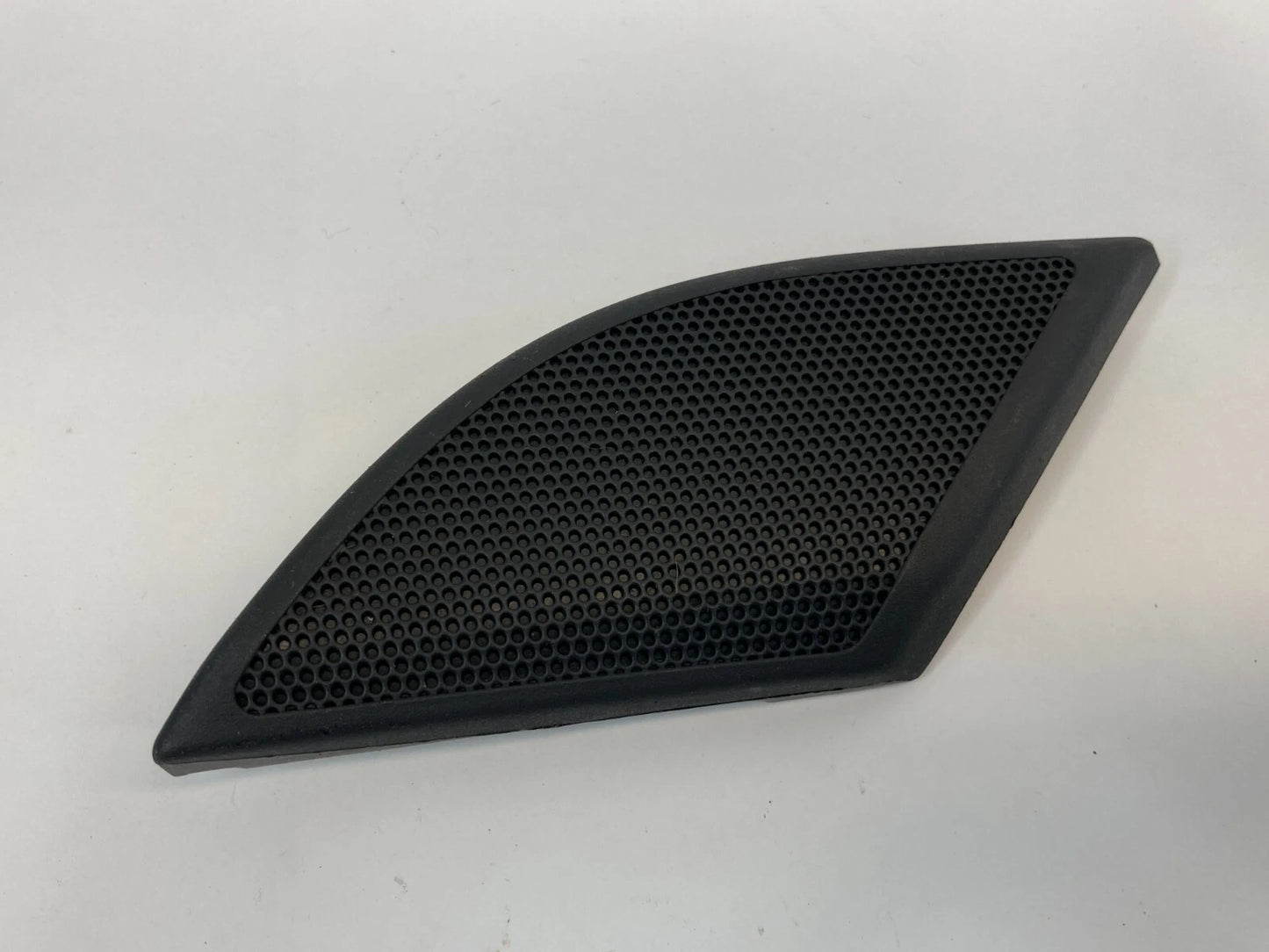 2008-2010 SATURN VUE REAR RIGHT SIDE DOOR AUDIO TWEETER COVER GRILLE 96627976
