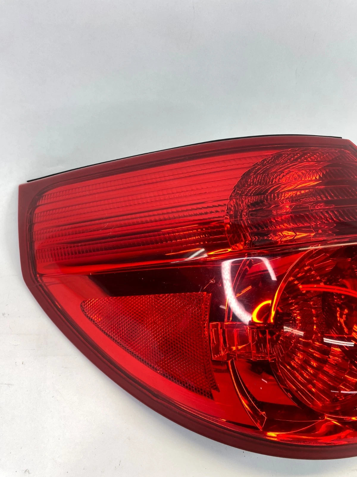 2006-2010 TOYOTA SIENNA LEFT DRIVER SIDE OUTER TAIL LIGHT LAMP TAILLIGHT OEM