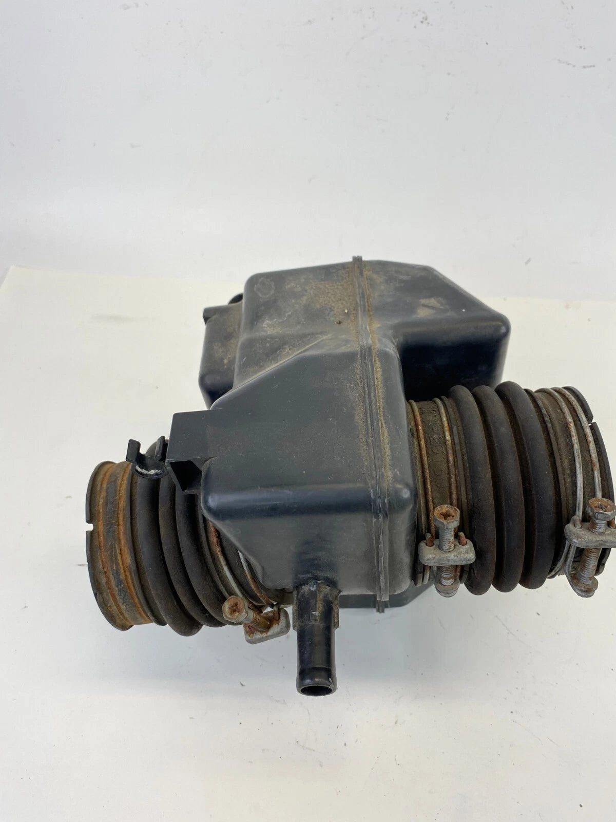 02 03 LEXUS ES300 04-06 ES330 AIR INTAKE RESONATOR BOX DUCT TUBE 17893-20070 OEM