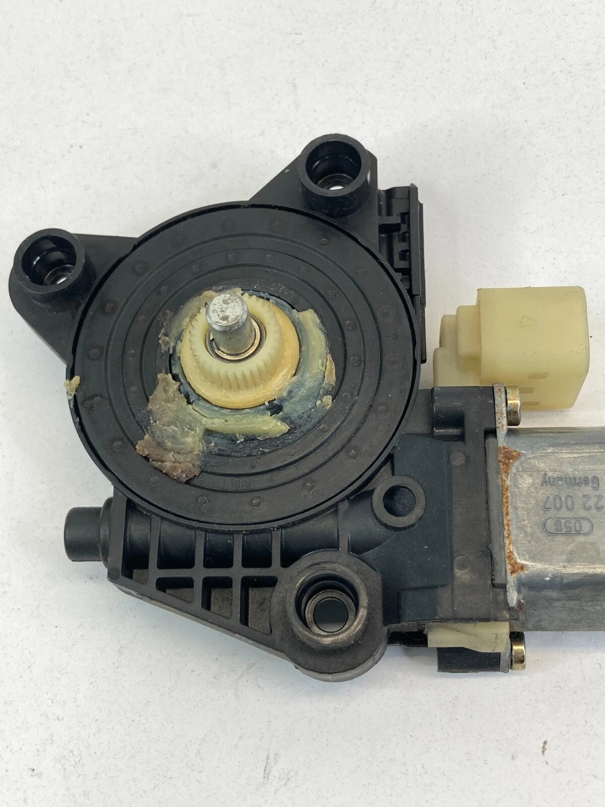 2001-2005 MERCEDES-BENZ C320 REAR RIGHT SIDE DOOR WINDOW MOTOR RR RH A2038203042