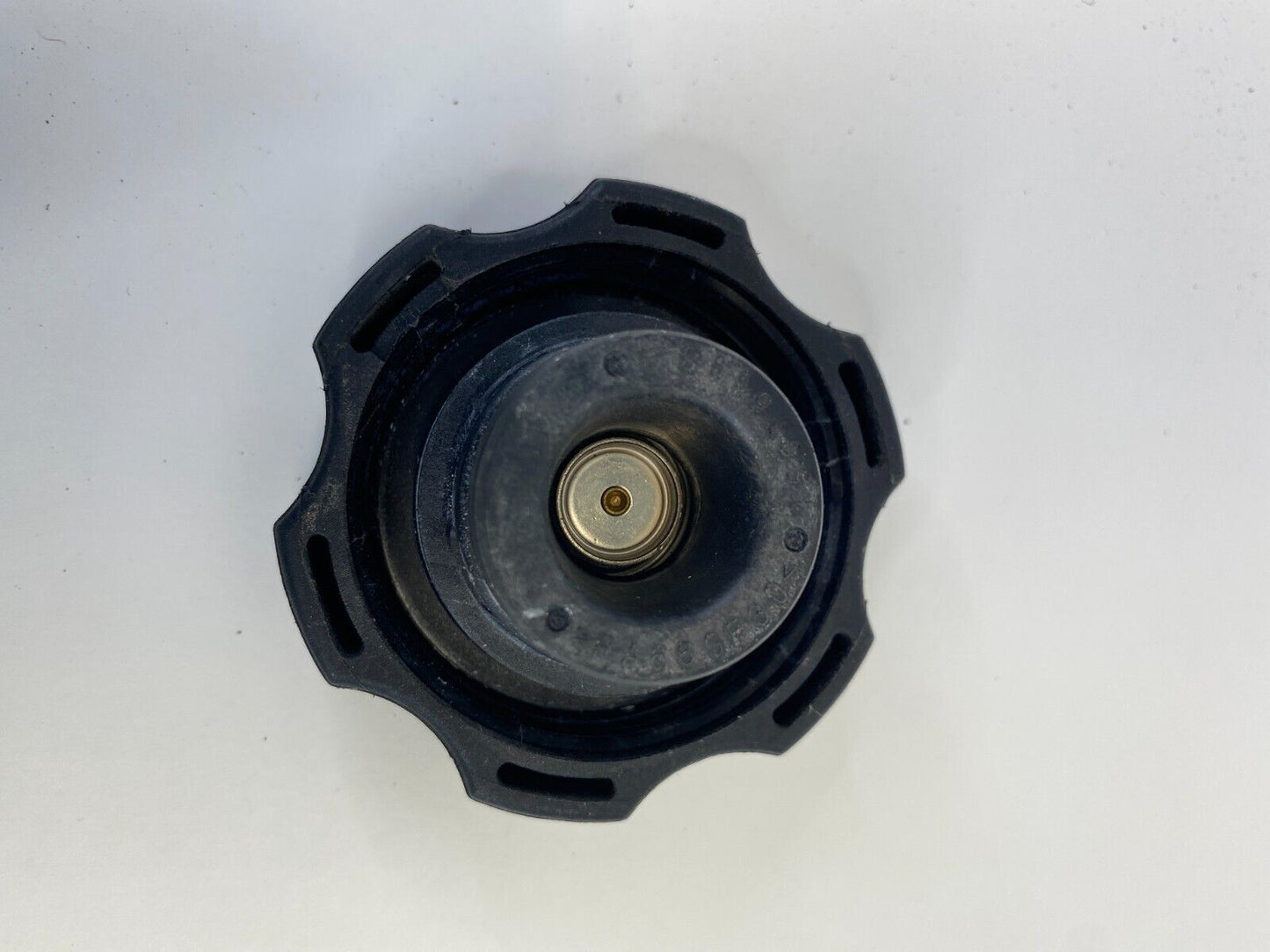 2005-2017 Chevrolet Equinox 2.4L L4 16V Radiator Coolant Reservoir Cap 15075118