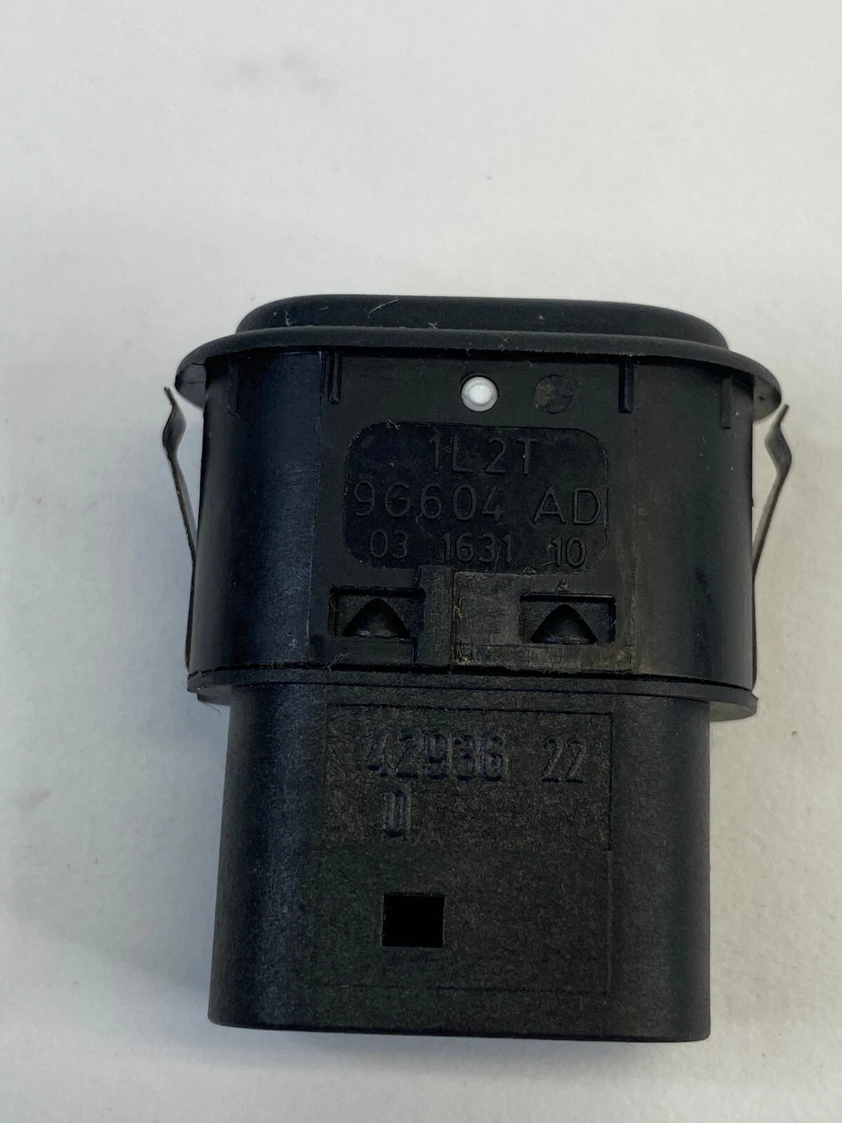 2003-2006 FORD EXPEDITION PEDALS HEIGHT ADJUSTMENT SWITCH ABUTTON 1L2T-6G604-AD
