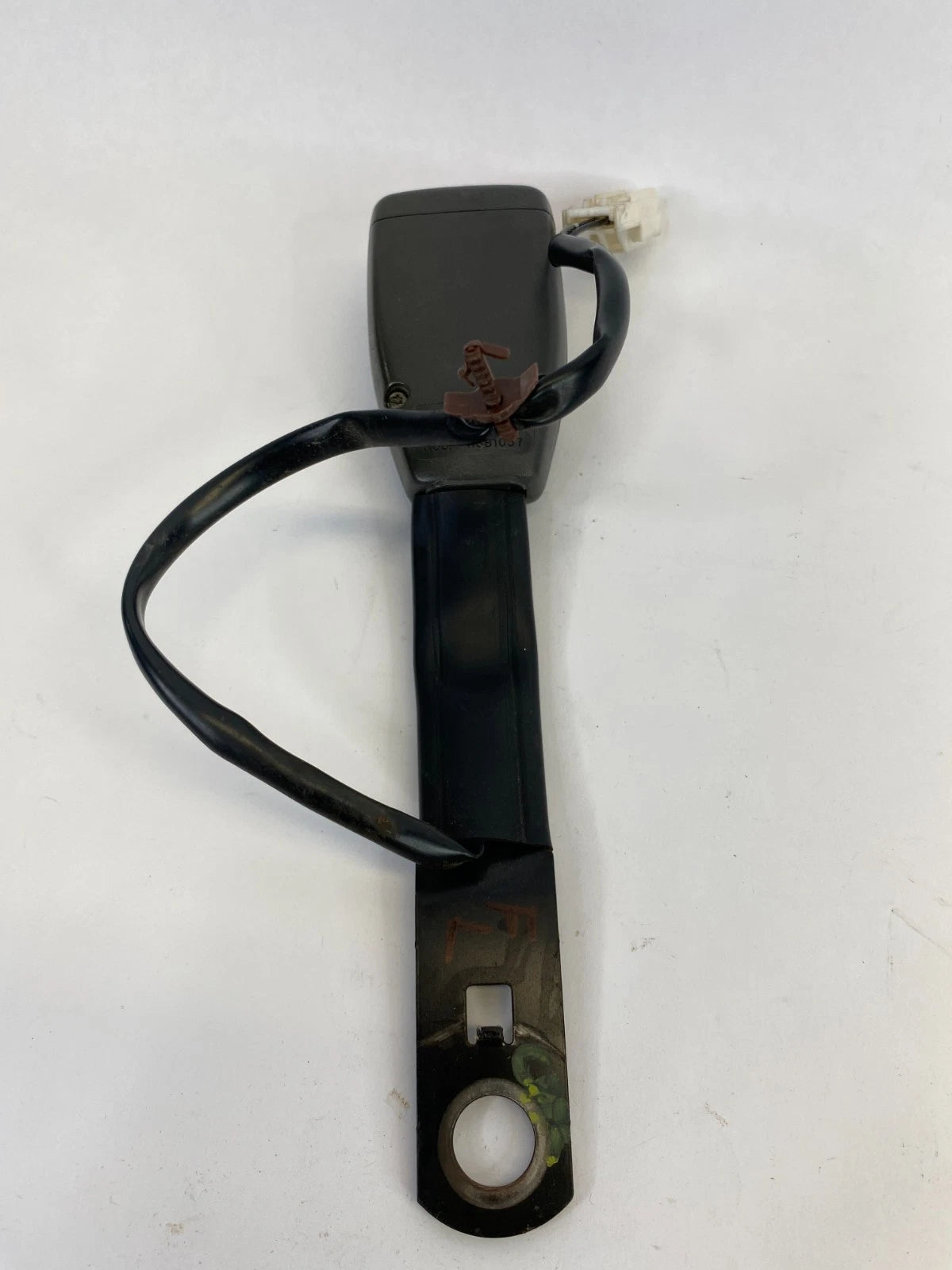 1998-2002 ISUZU TROOPER FRONT LEFT SEAT BELT BUCKLE RECEIVER RETRACTOR OEM