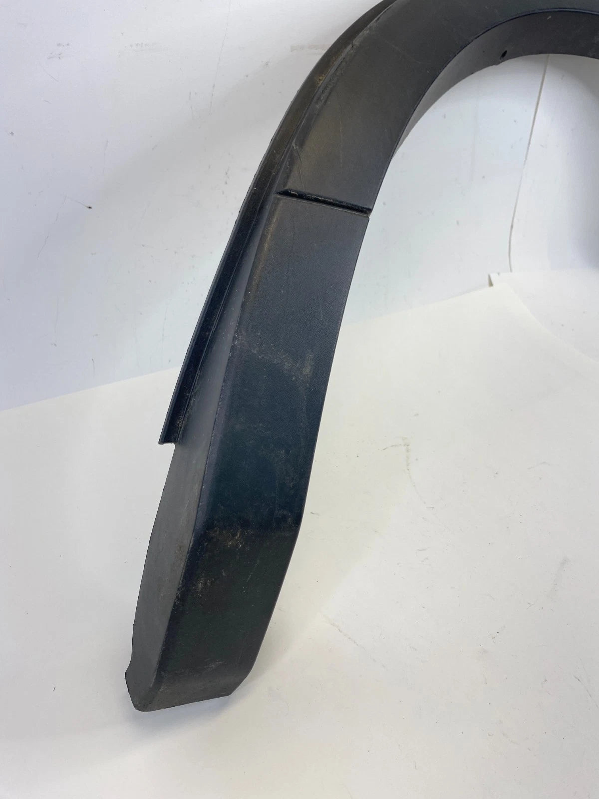 2013-2019 FORD INTERCEPTOR UTILITY REAR LEFT SIDE QUARTER WHEEL MOLDING TRIM