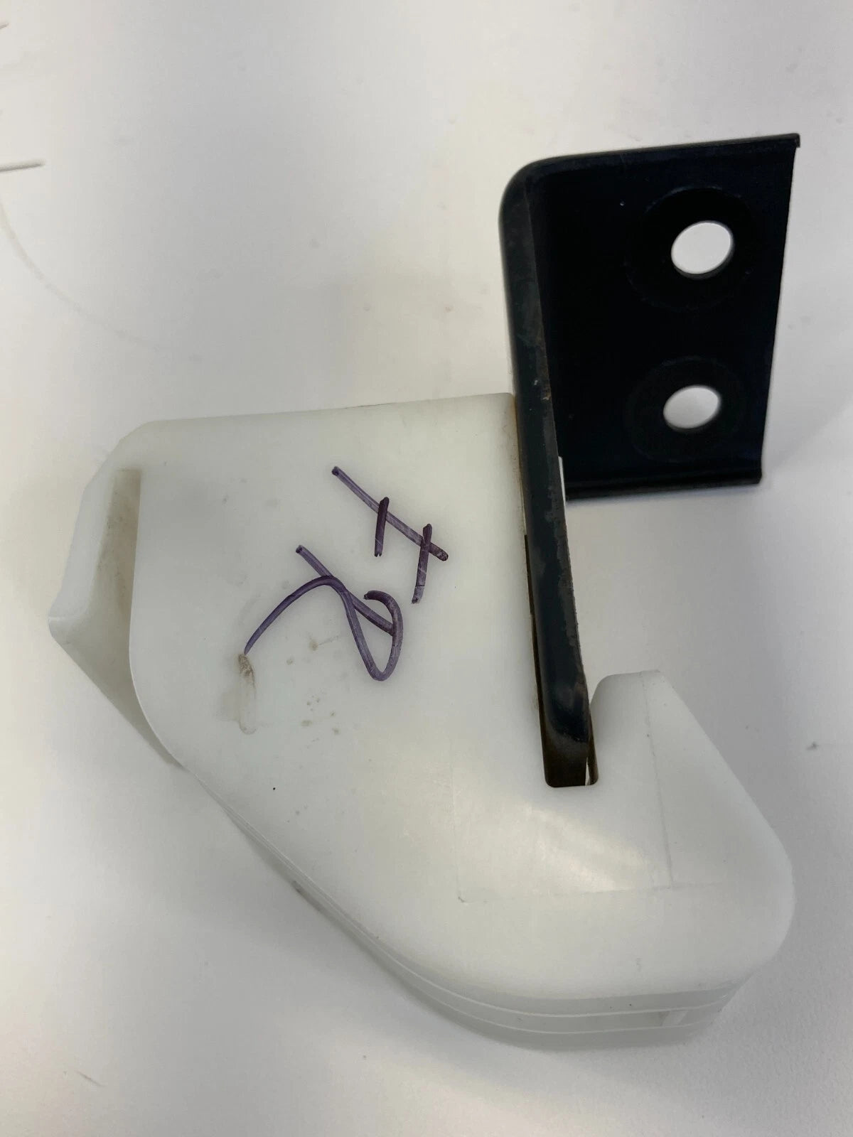 2006-2010 INFINITI M35 M45 FRONT PASSENGER RIGHT LOWER HEADLIGHT SUPPORT BRACKET