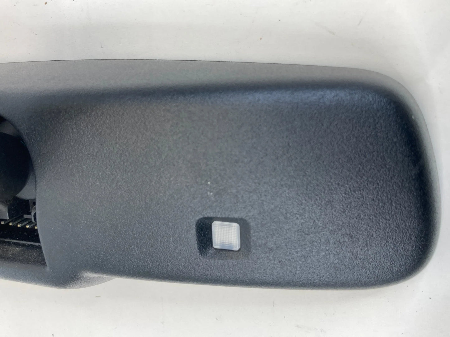 2007-17 JEEP COMPASS PATRIOT CALIBER INSIDE REAR VIEW MIRROR W/ SWITCH E11015892