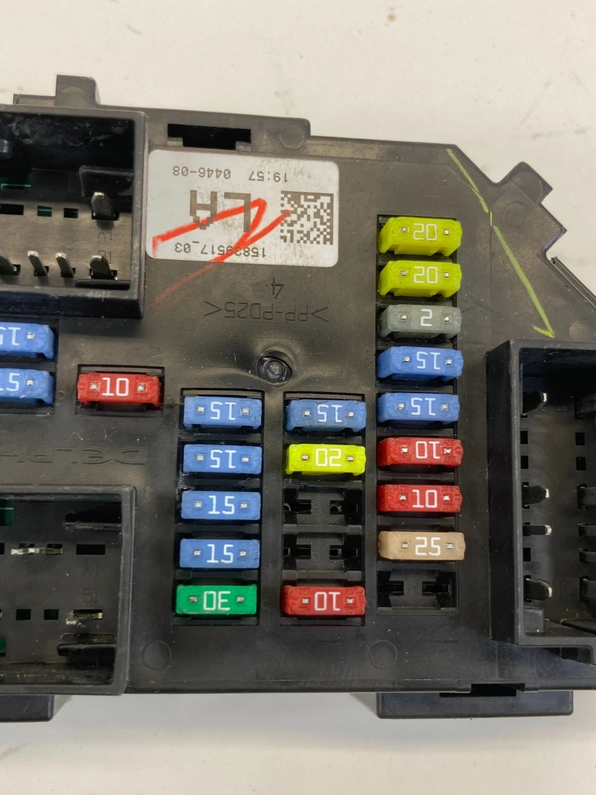2007 GMC YUKON CHEVY TAHOE INSTRUMENT PANEL FUSE RELAY BOX COMPARTMENT 15839517