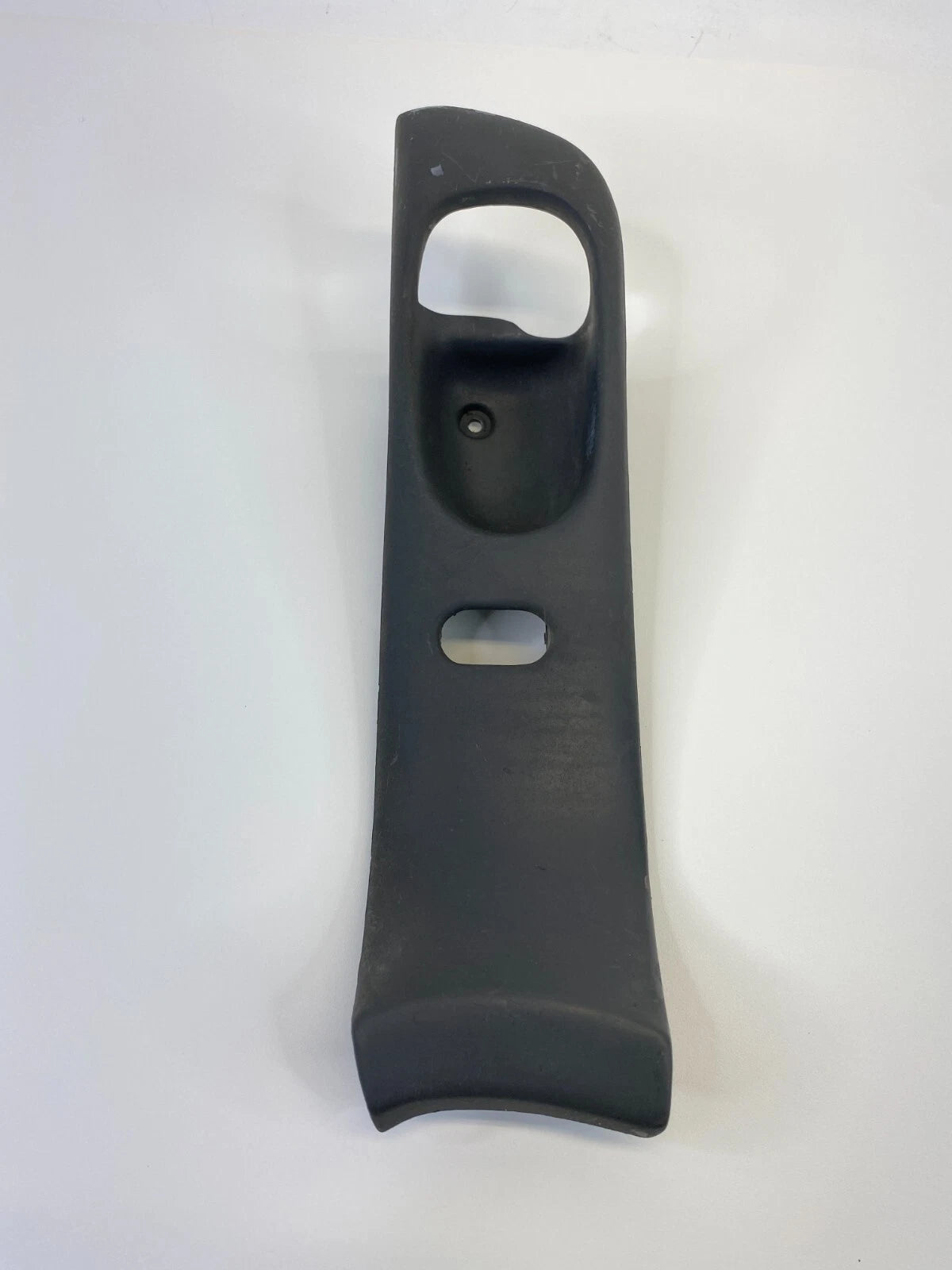 1997-2005 BUICK CENTURY FRONT RIGHT INNER DOOR HANDLE BEZEL TRIM COVER 10279858