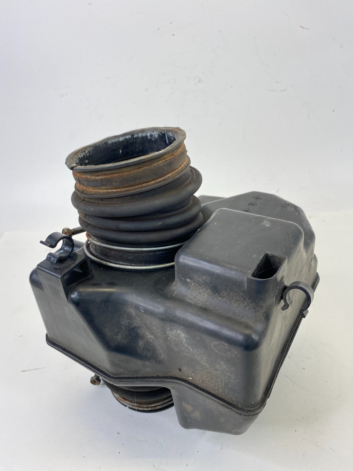 02 03 Lexus ES300 04-06 ES330 Air Intake Resonator Box Duct Tube 17893-20070 OEM