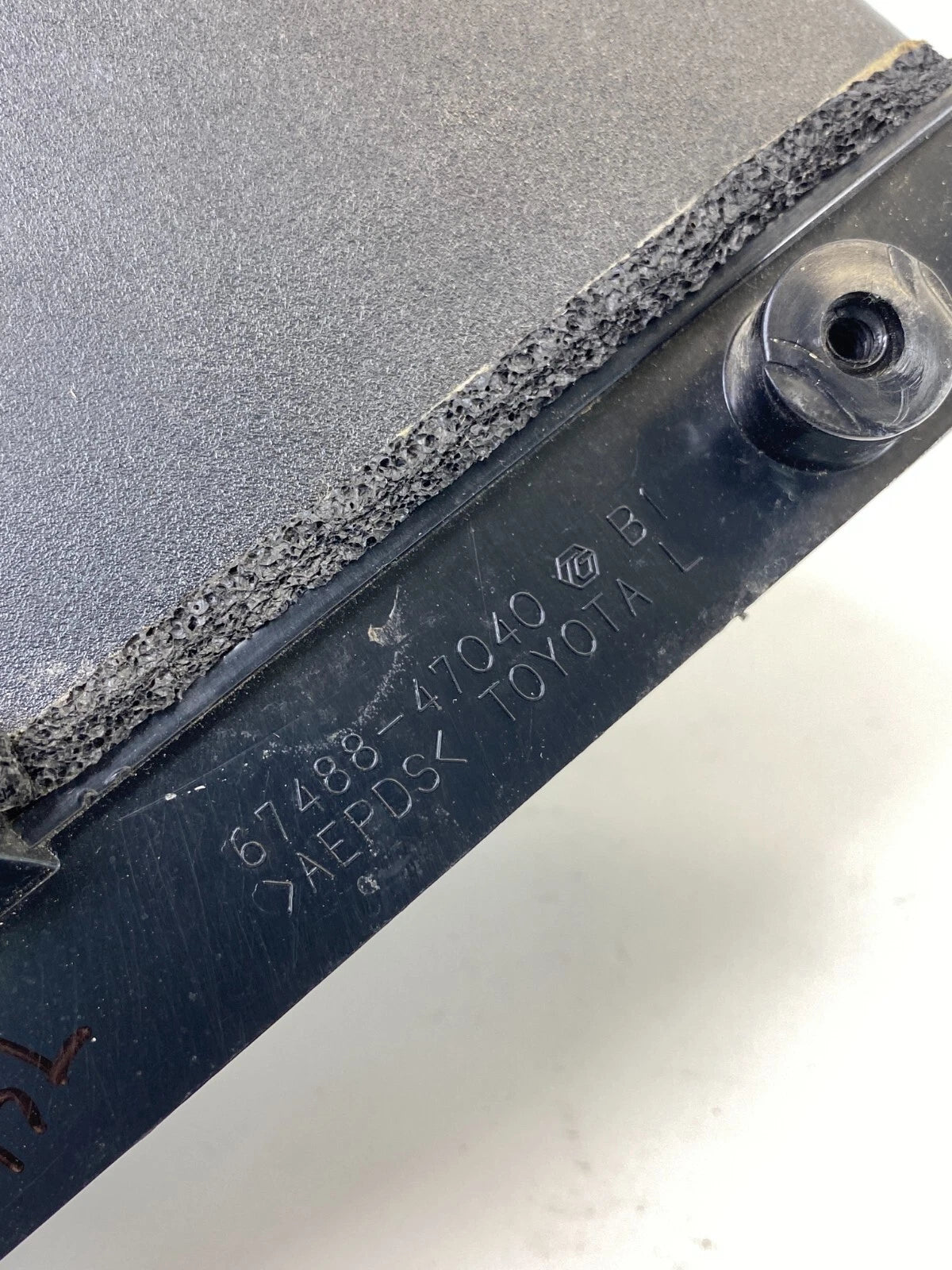 2010-2015 TOYOTA PRIUS REAR LEFT DOOR OUTER CORNER COVER MOLDING OEM 67488-47040