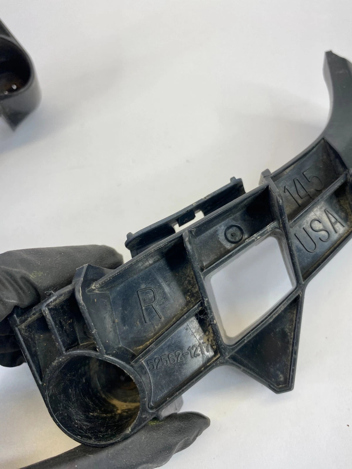 2008-2015 SCION XB REAR BUMPER LEFT & RIGHT BRACKET RETAINER 52563-12070 OEM