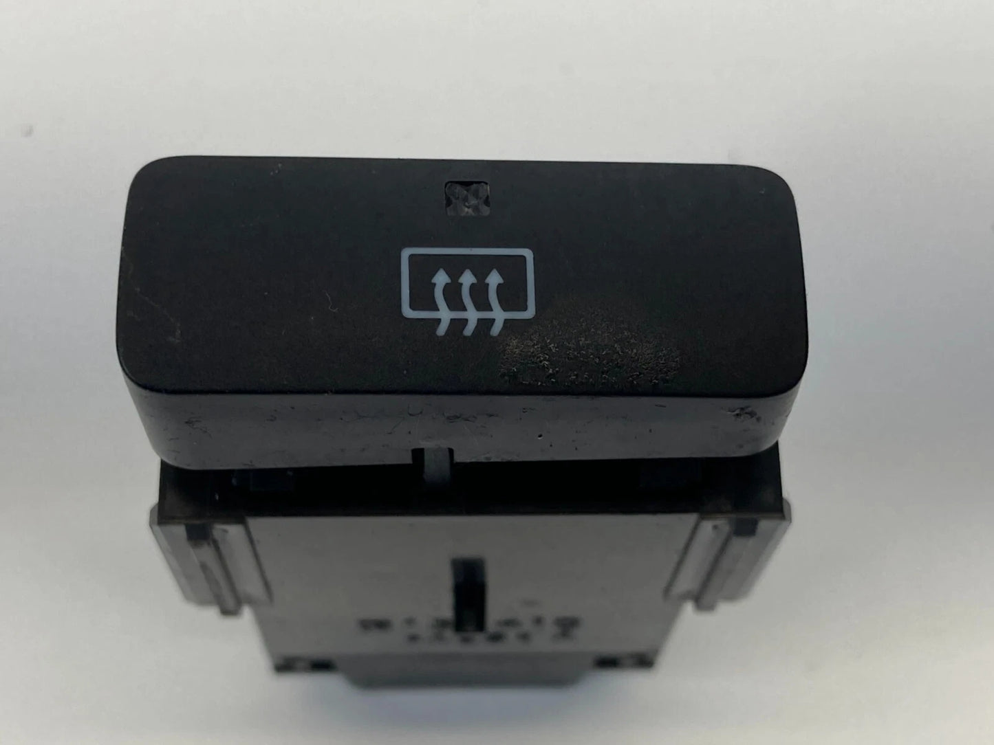 2003-2008 TOYOTA COROLLA REAR DEFROSTER CONTROL CONTROL SWITCH BUTTON 15A410 OEM