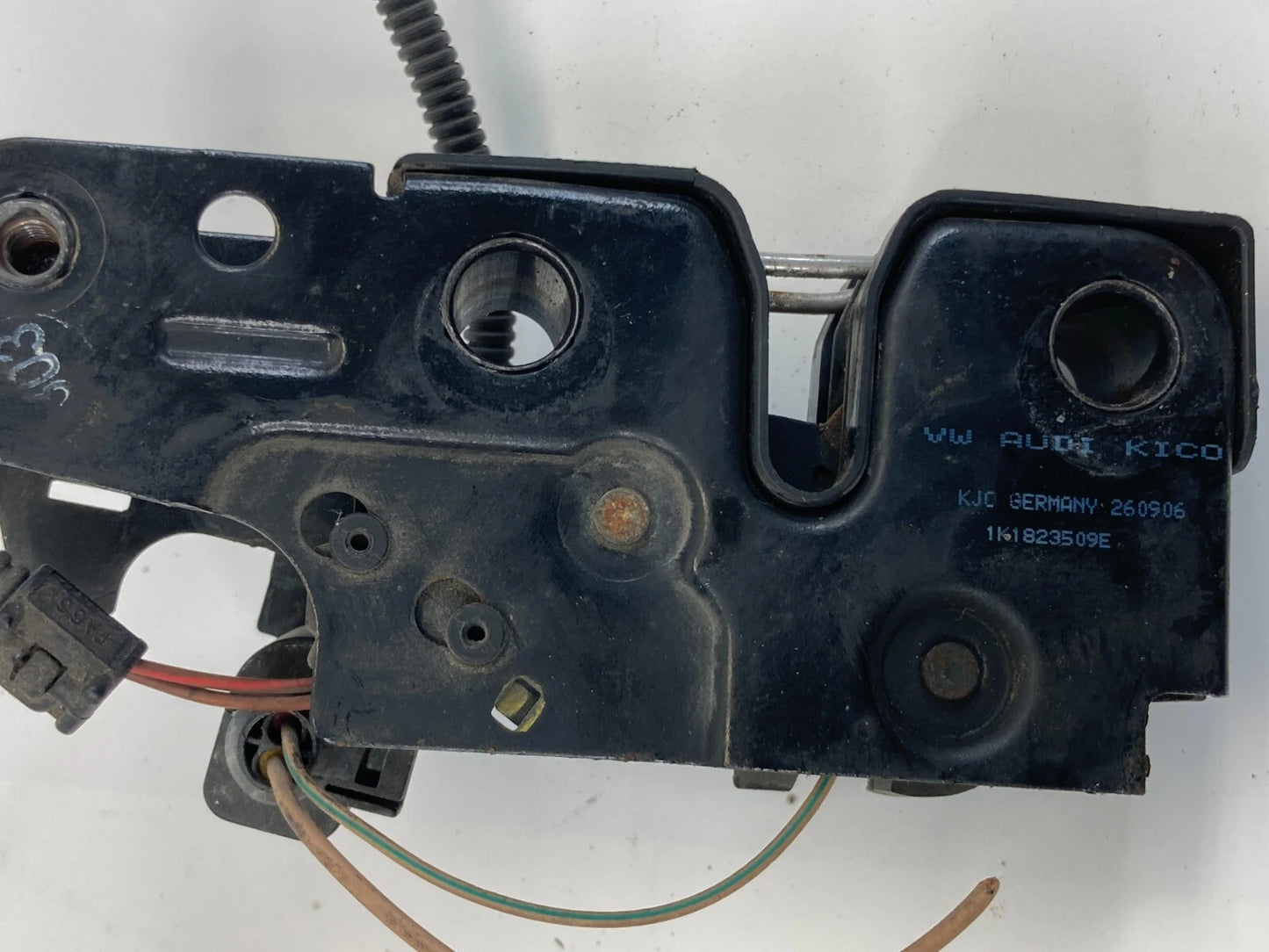 2005-2010 VOLKSWAGEN PASSAT FRONT HOOD LOCK LATCH RELEASE ACTUATOR 1K1823509E