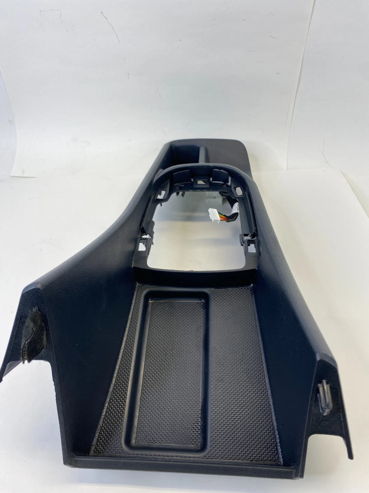 2012-2017 KIA RIO CENTER CONSOLE SHIFT SHIFTER PANEL TRIM BEZEL 84631-1W000 OEM