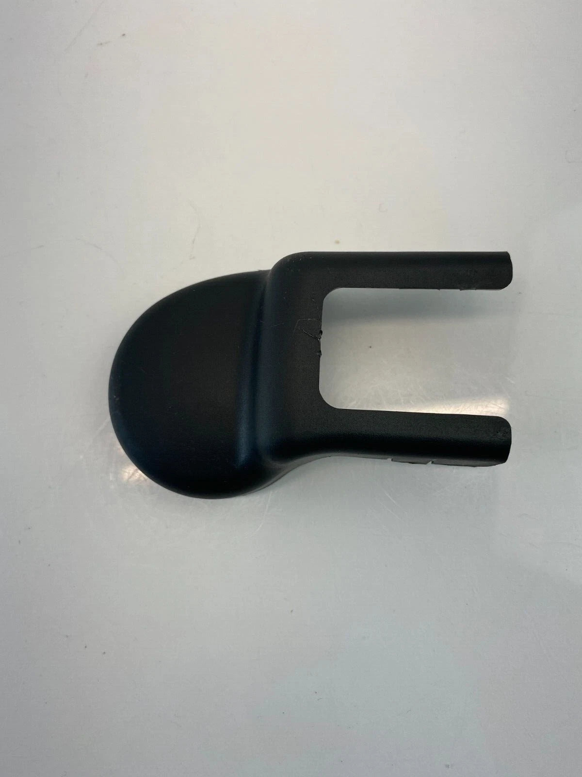 2011-2016 HYUNDAI ELANTRA SEDAN FRONT RIGHT SEAT INNER TRACK END COVER TRIM OEM