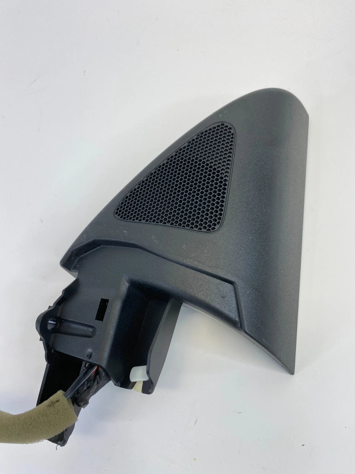 2009-2012 VW VOLKSWAGEN CC FRONT RIGHT PASSENGER SPEAKER TWEETER COVER TRIM OEM