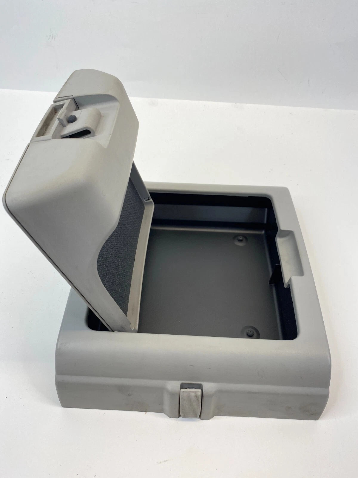 2005-2007 BUICK TERRAZA ROOF OVERHEAD CONSOLE STORAGE SUNGLASSES BOX OEM