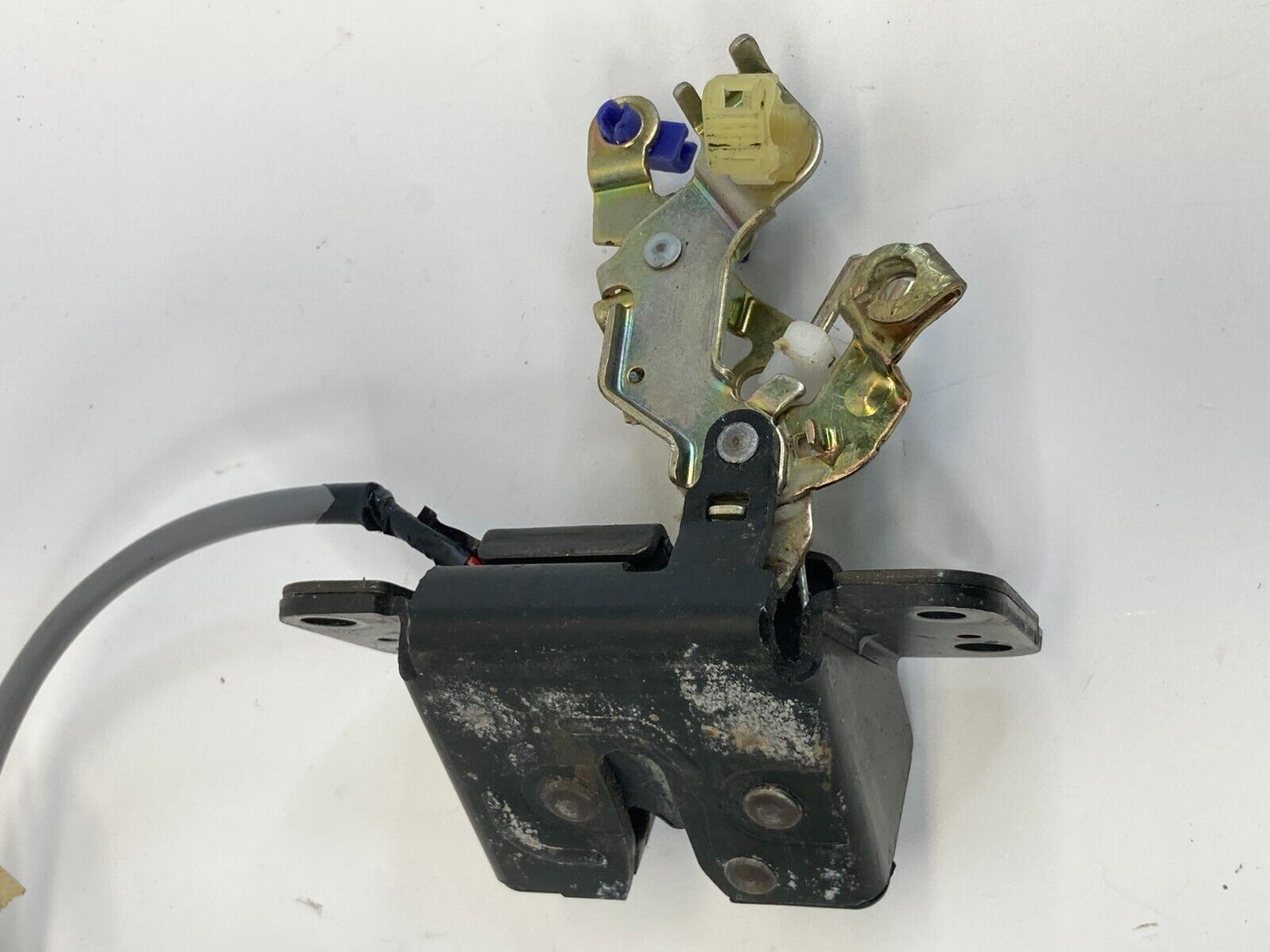 1999 2000 2001 2002 2003 Lexus RX300 Rear Trunk Liftgate Lock Latch Actuator OEM