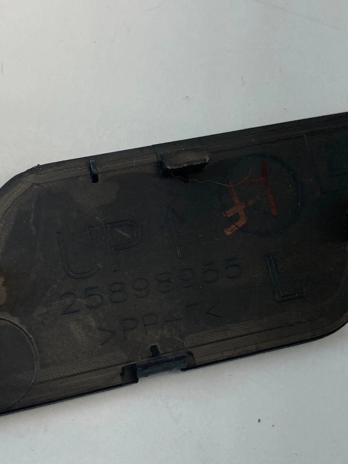 2010-2017 CHEVROLET EQUINOX FRONT LEFT SIDE INNER DOOR SCREW TRIM COVER 25898955