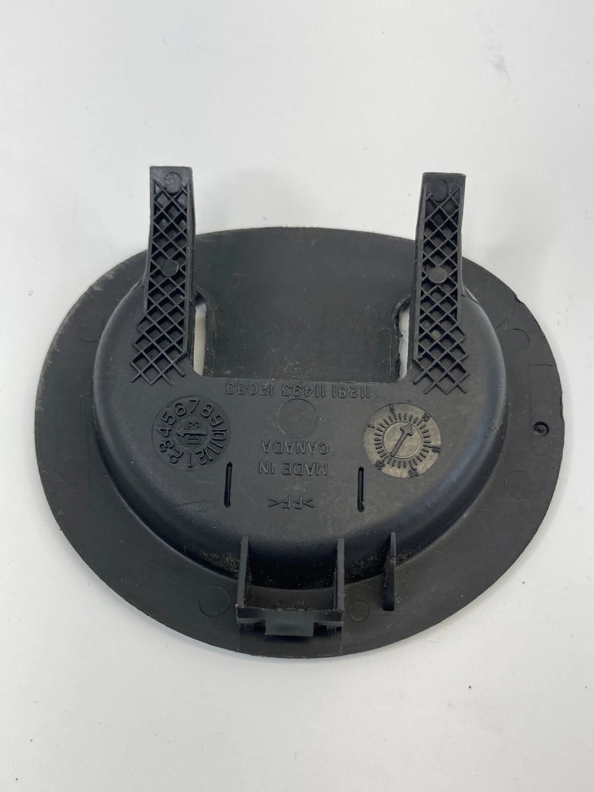 2004-2006 CADILLAC SRX REAR SECOND ROW SEAT CHILD SEAT ANCHOR PLATE TRIM CAP