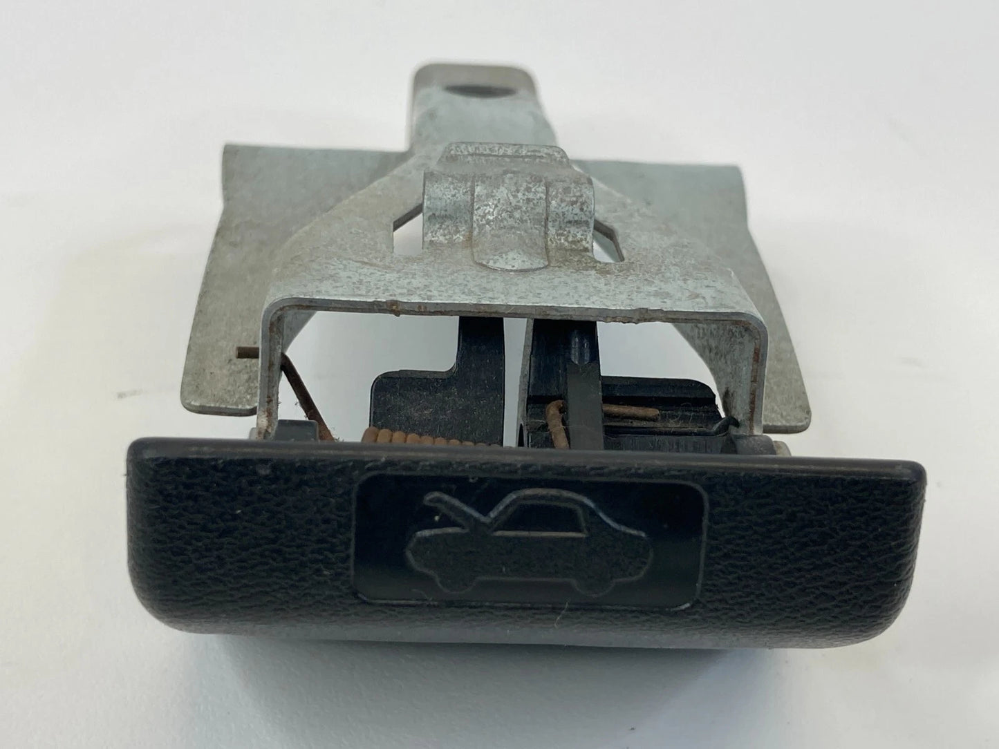 96-04 NISSAN PATHFINDER HOOD RELEASE HANDLE LEVER HOOD RELEASE HANDLE OEM