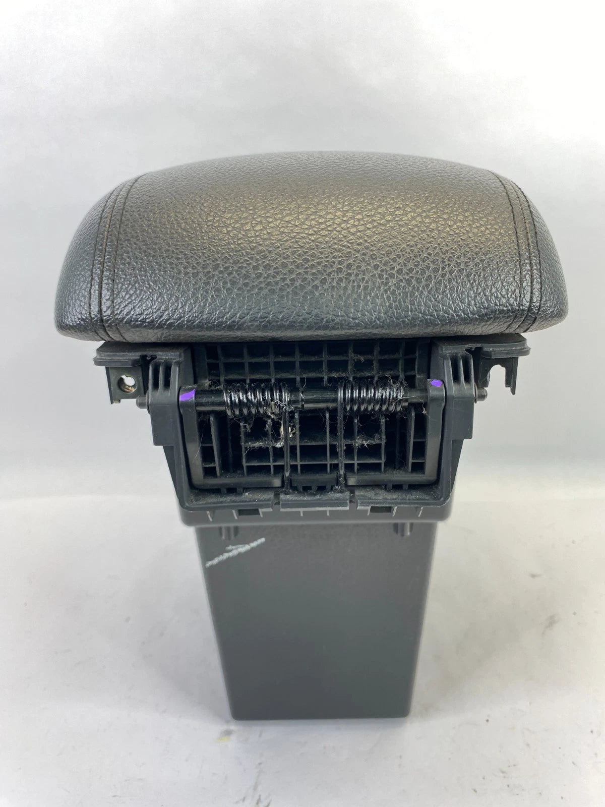 2014 2015 KIA SORENTO CENTER CONSOLE ARMREST BOX STORAGE ASSEMBLY 846911U005 OEM