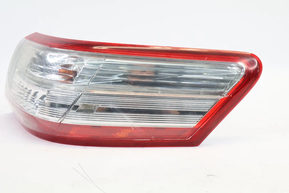 2010 2011 TOYOTA CAMRY HYBRID RIGHT PASSENGER TAIL LIGHT TAILLAMP OUTER LED OEM