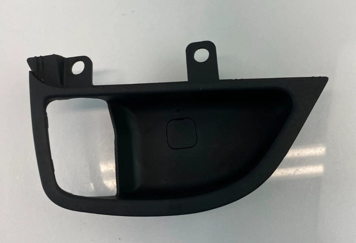2011-2016 HYUNDAI ELANTRA REAR LEFT INTERIOR DOOR HANDLE BEZEL COVER 82611-MD100