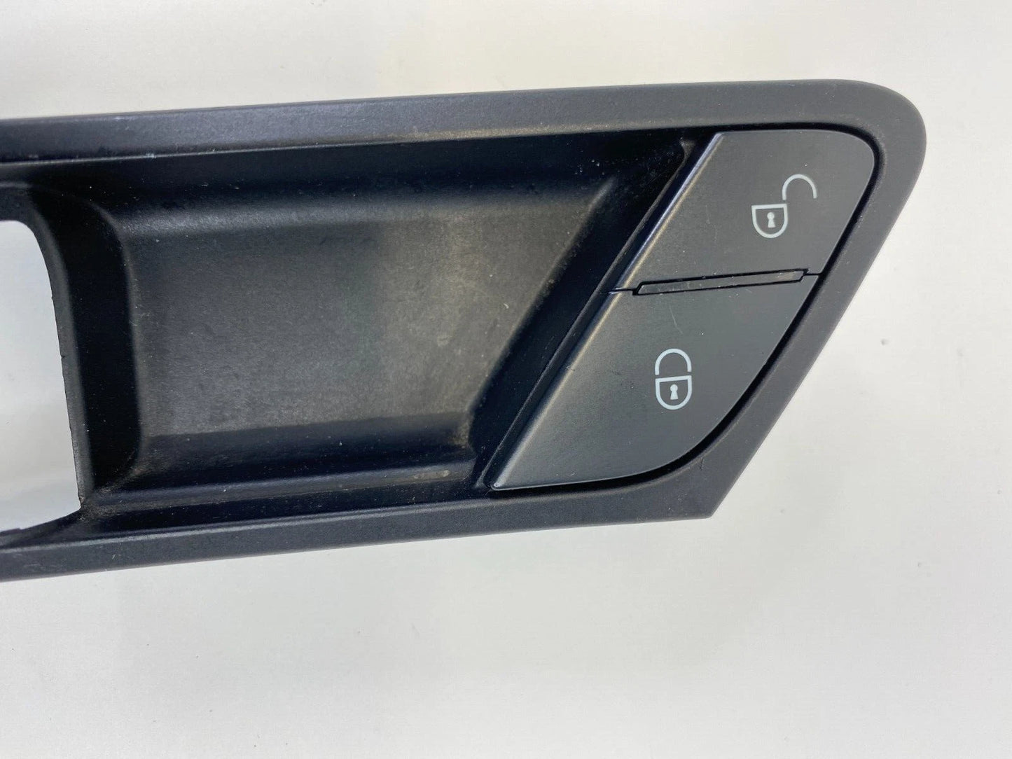 06-11 MERCEDES-BENZ ML350 FRONT LEFT INTERIOR DOOR HANDLE COVER BEZL LOCK SWITCH