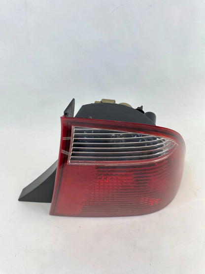 2005-2007 FORD FOCUS SEDAN RIGHT PASSENGER SIDE TAIL LIGHT LAMP ASSEMBLY OEM
