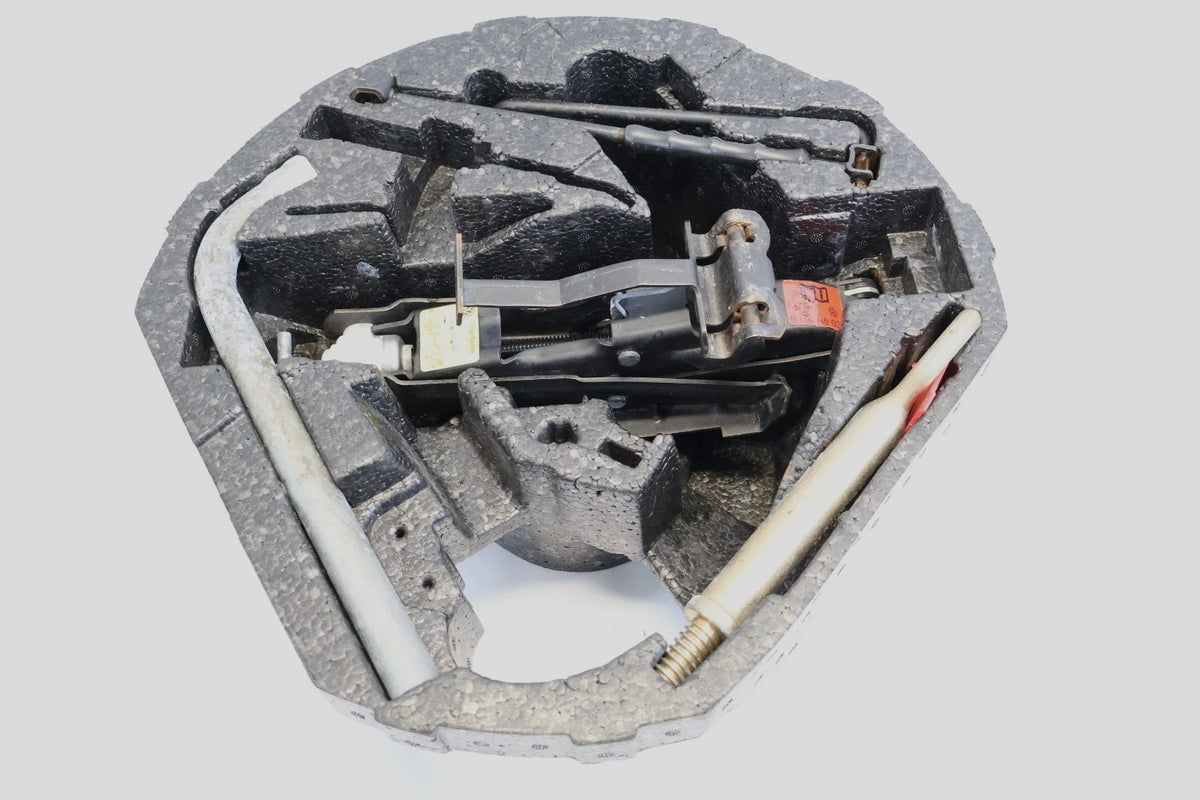 2006-2010 VOLKSWAGEN BEETLE SPARE TIRE JACK TOOL KIT ASSEMBLY 1C0-011-031-D OEM