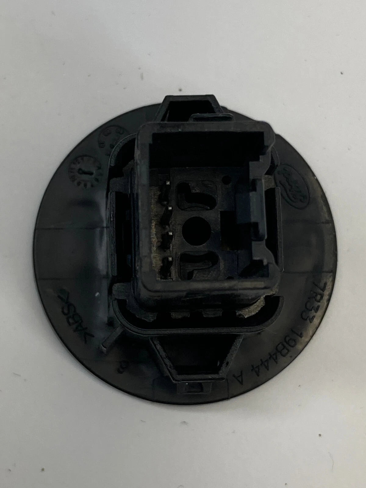 2006-2011 MERCURY MILAN CONSOLE AUX AUDIO AUXILIARY JACK SOCKET 7R33-19B444-A