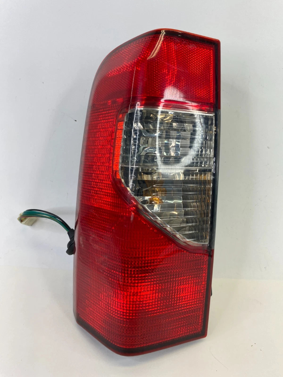 02-04 NISSAN XTERRA REAR LEFT SIDE TAIL LIGHT TAILLIGHT LAMP 935-700-03 OEM