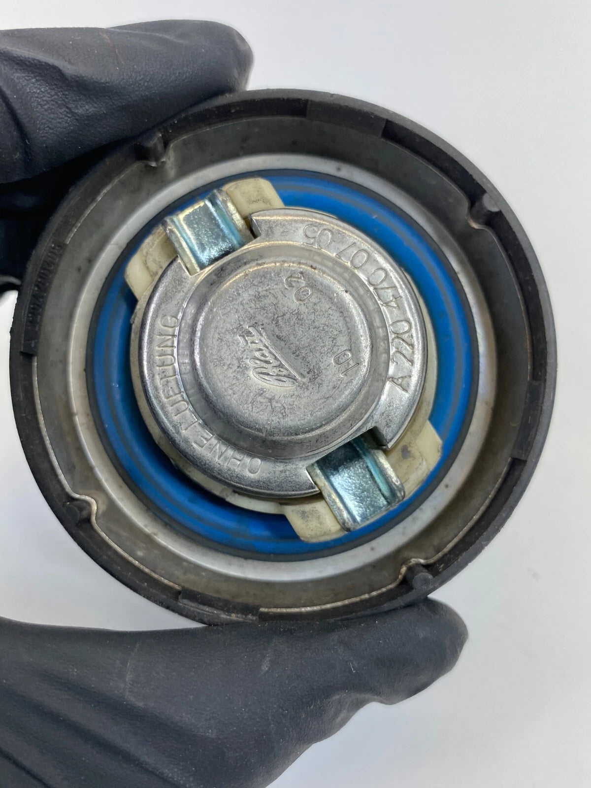 2003-2006 MERCEDES-BENZ E 500 FUEL FILLER GAS LID CAP COVER A220-470-07-05