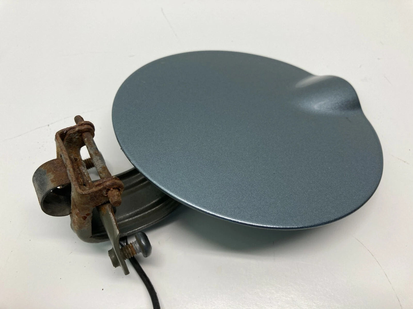 09-20 DODGE JOURNEY FUEL FILLER TANK GAS DOOR WITH CAP OEM FACTORY 05076926AC